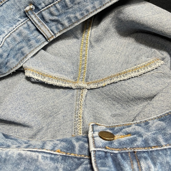 Butterfly Embroidered Cropped Raw Edge Denim Size 3XL - Picture 10 of 14